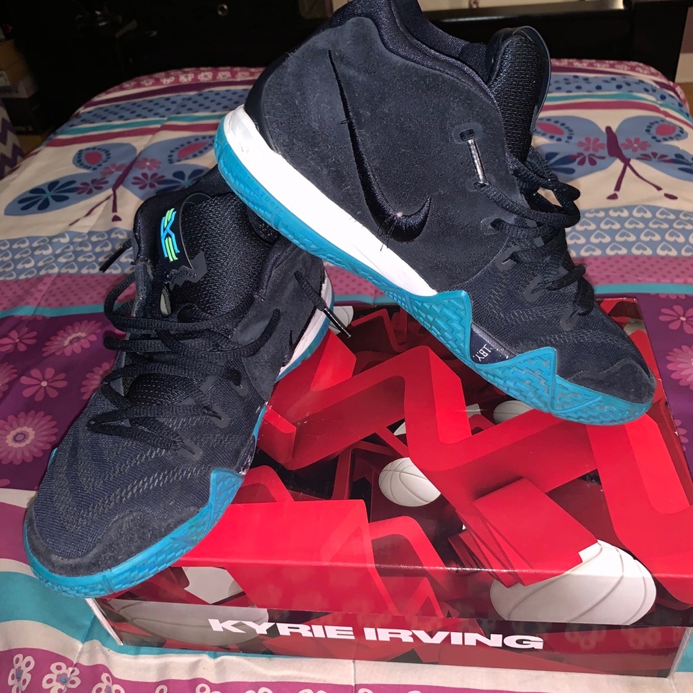 Gently Worn Navy Kyrie Irving 4 Youth Size 6.5